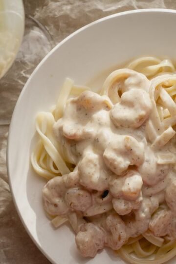 15-Minute Creamy Garlic Butter Shrimp Linguine