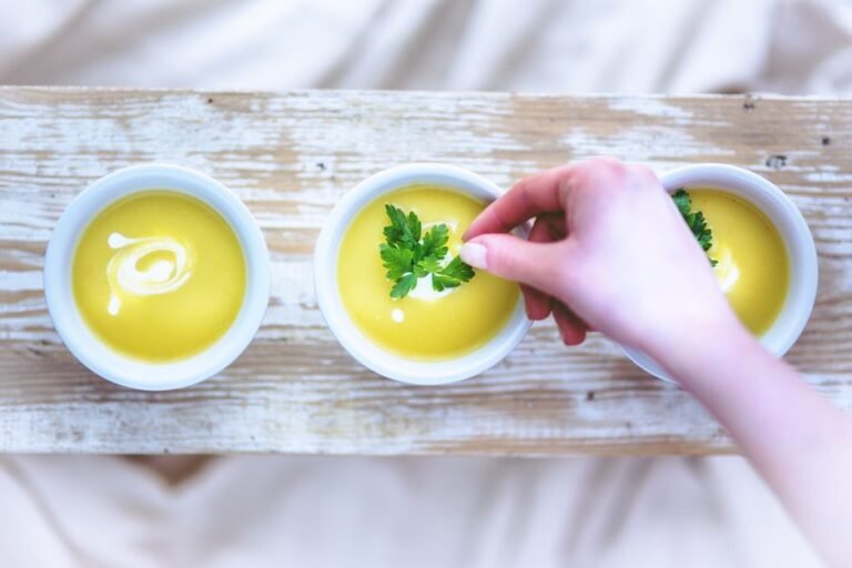 Classic French Chilled Leek and Potato Soup (Vichyssoise)