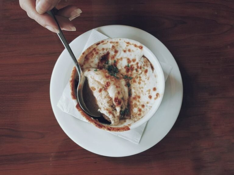 Classic French Onion Soup Gratinée
