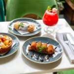 Patatas Bravas con Chorizo y Huevos Pochados
