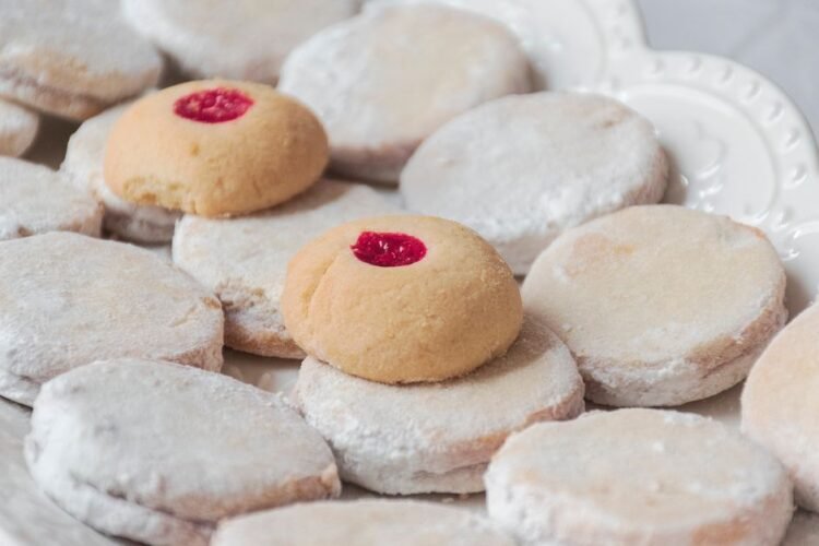 Peruvian Caramel Sandwich Cookies