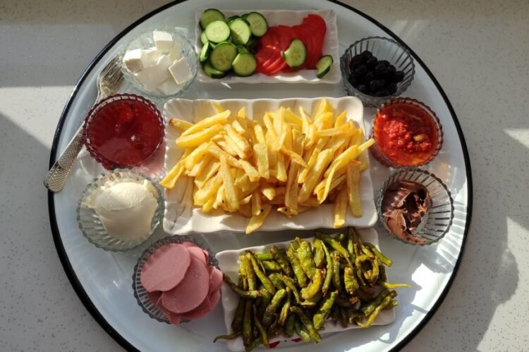Spicy Turkish Tomato and Pepper Dip
