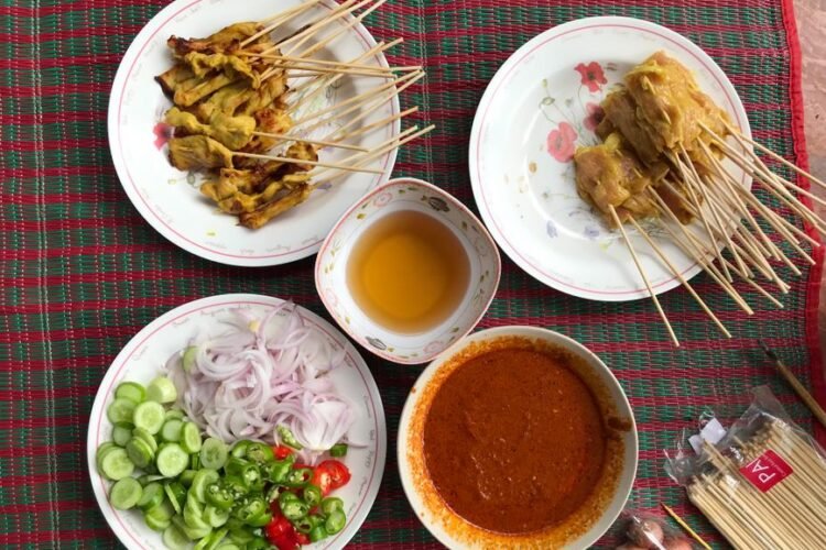 Thai Chicken Satay with Peanut Sauce