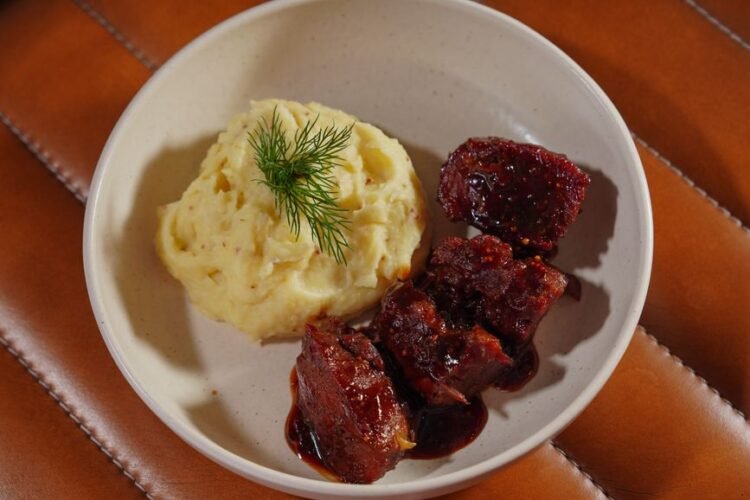 Azerbaijani Pan-Braised Lamb with Potatoes and Onions