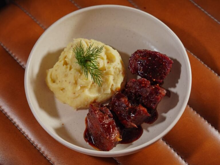 Azerbaijani Pan-Braised Lamb with Potatoes and Onions