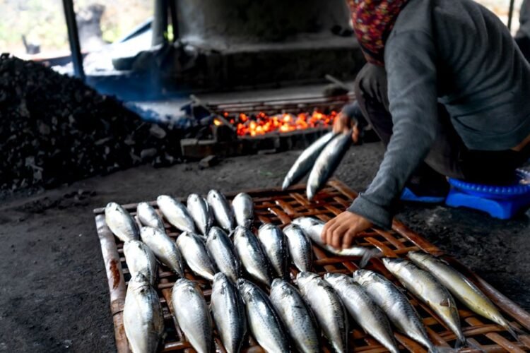 Balinese Charcoal-Grilled Fish with Aromatic Spice Paste