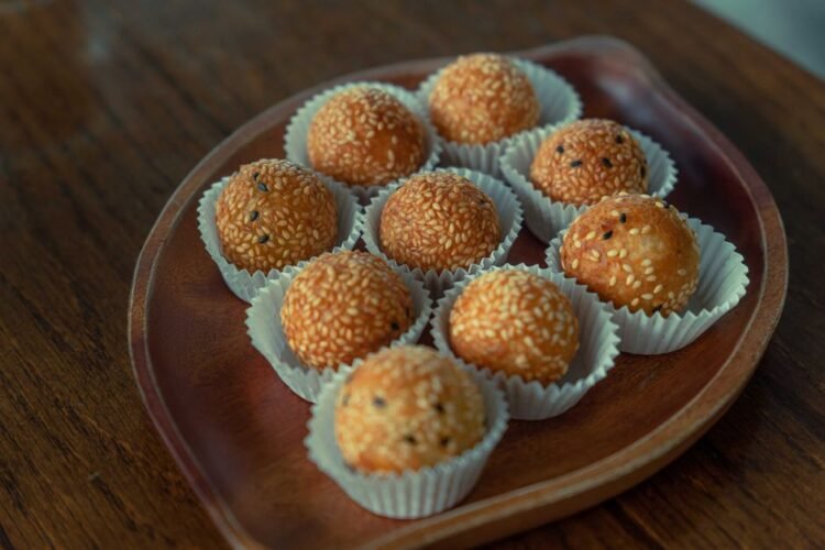 Cantonese Crispy Sesame Balls with Sweet Bean Filling