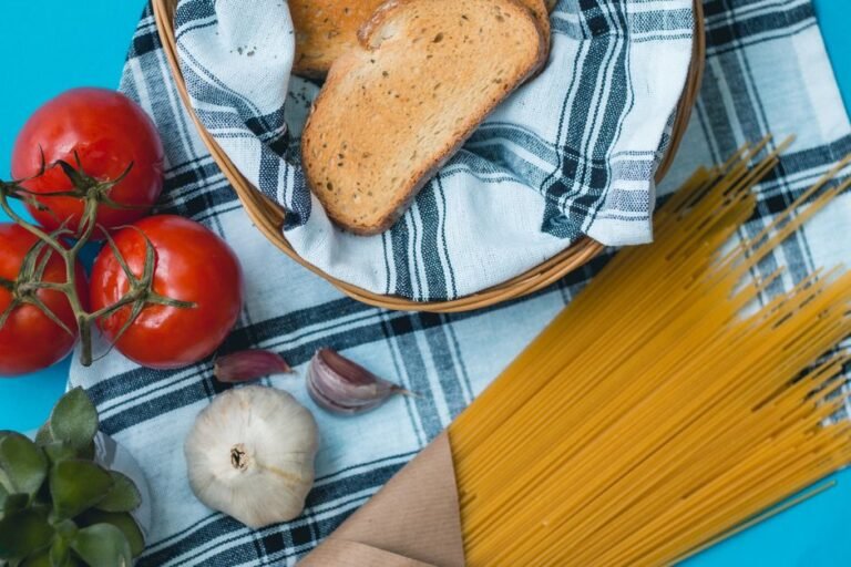 Catalan Tomato-Rubbed Toast with Garlic and Olive Oil