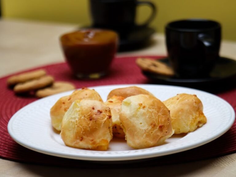 Colombian Cheese Bread (Pandebono)