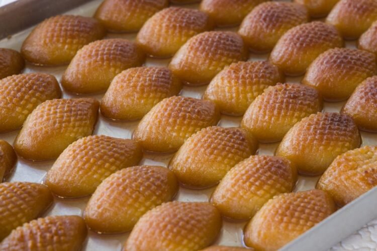 Crispy UAE Honey Fritters