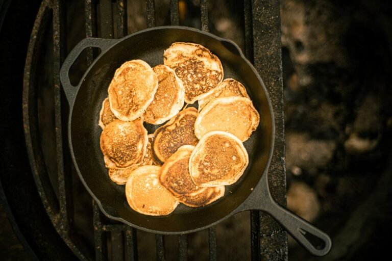 Georgian Cheese-Filled Cornmeal Cakes