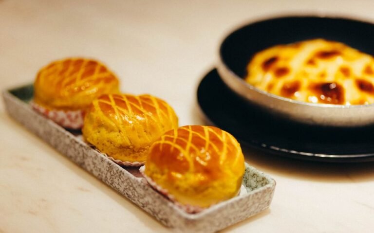 Hong Kong-Style Pineapple Sweet Bread Bun