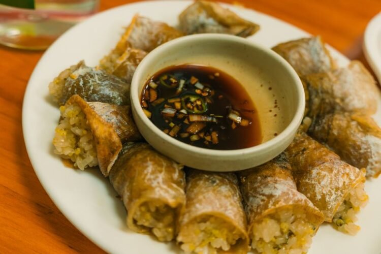 Indonesian Wet Spring Rolls with Garlic Sauce
