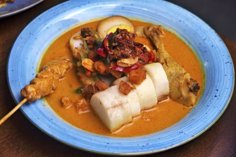 Indonesian White Chicken Curry
