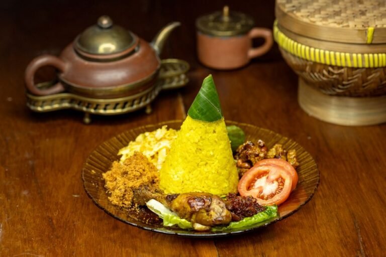 Indonesian Yellow Turmeric Rice