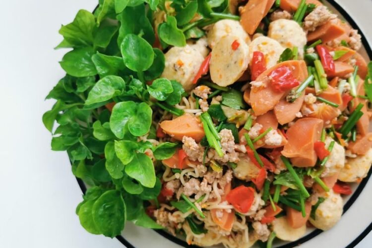 Lao Minced Meat Salad with Toasted Rice and Fresh Herbs