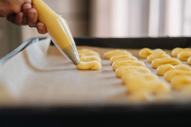 Lecce-Style Custard-Filled Shortbread Pastry