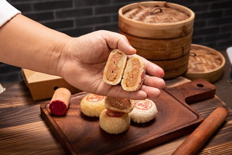 Lotus Paste Mooncake Classic
