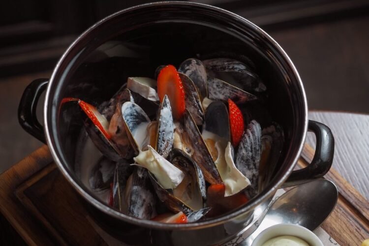 Neapolitan Peppered Mussels