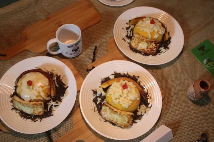Romanian Polenta with Cheese and Sour Cream