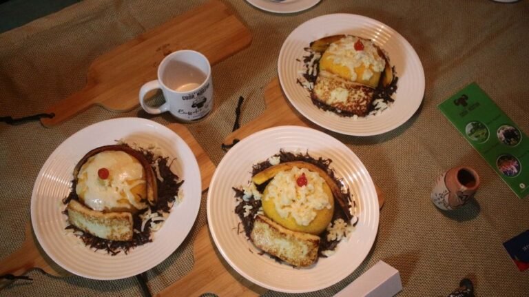 Romanian Polenta with Cheese and Sour Cream