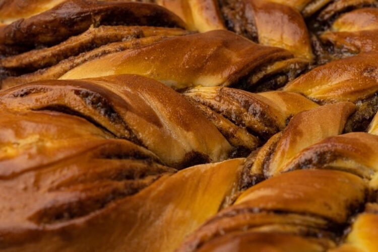 Romanian Sweet Bread with Walnuts and Cocoa