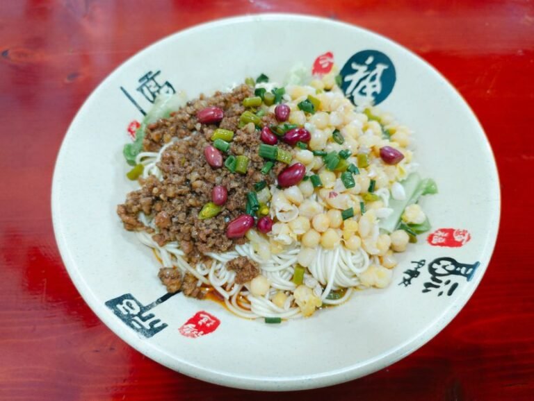 Sichuan Spicy Minced Pork Noodles with Crispy Pork Sauce