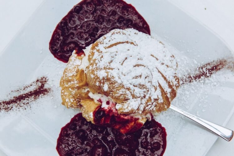Spanish Wind Cream Puffs with Cinnamon Sugar Syrup