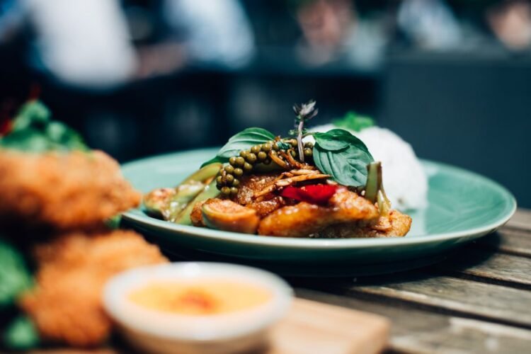 Thai Dry Curry with Green Beans and Chicken