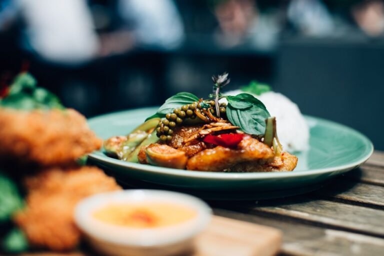 Thai Dry Curry with Green Beans and Chicken