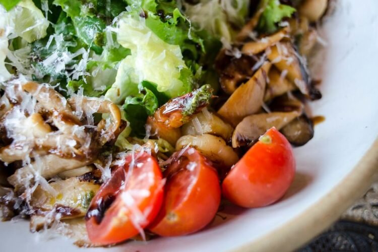 Thai Spicy Mixed Mushroom Salad