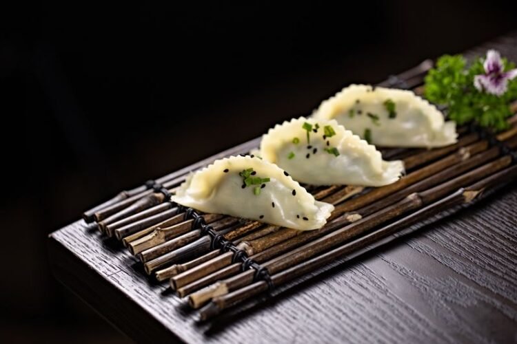 Vietnamese Glutinous Rice Dumplings in Ginger Syrup