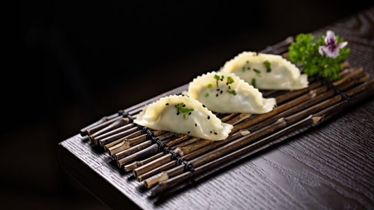 Vietnamese Glutinous Rice Dumplings in Ginger Syrup