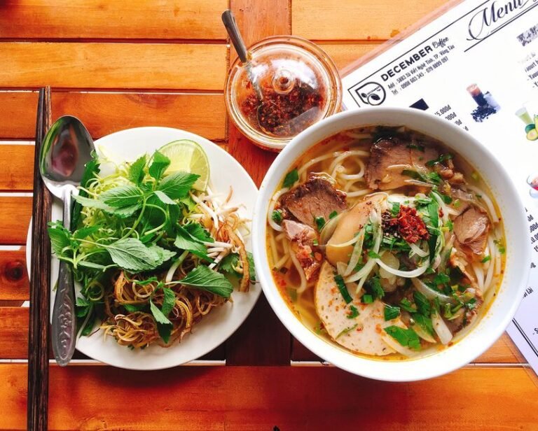 Vietnamese Spicy Beef Noodle Soup