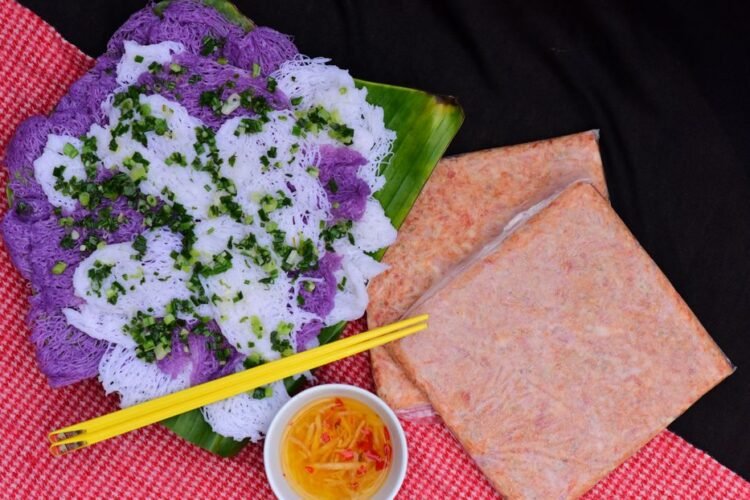 Vietnamese Steamed Banana Leaf Rice Flat