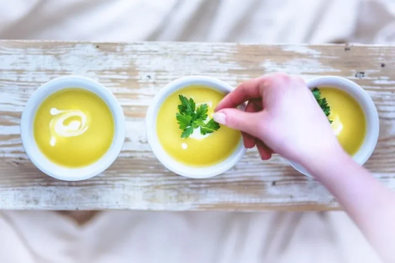 Classic French Chilled Leek and Potato Soup (Vichyssoise)