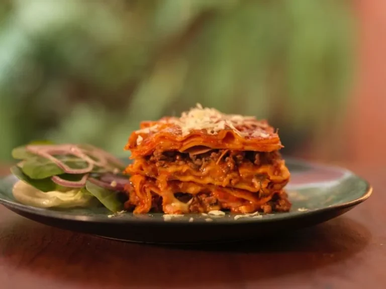 Classic Italian Baked Lasagna with Slow-Simmered Meat Ragù and Béchamel