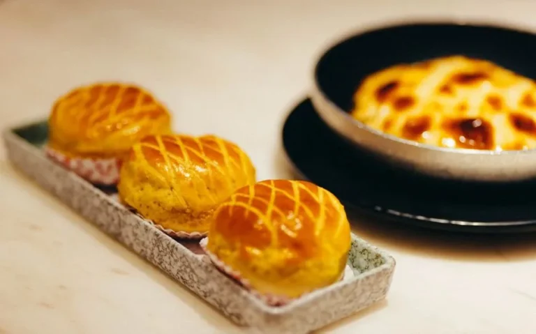 Hong Kong-Style Pineapple Sweet Bread Bun