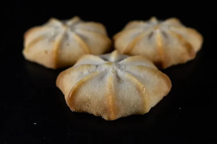 Maamoul Date Filled Cookies
