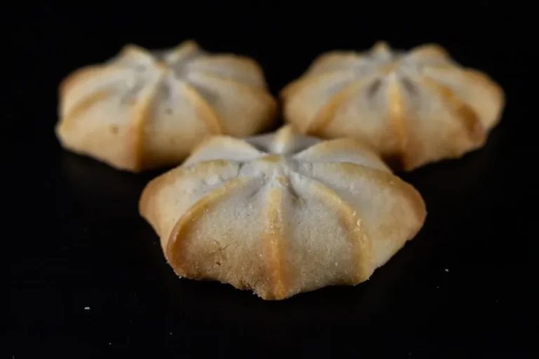 Maamoul Date Filled Cookies
