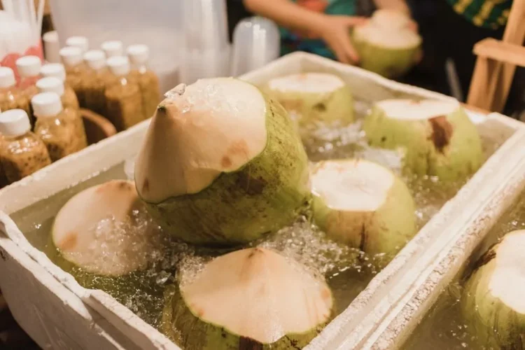 Papua New Guinea Fresh Coconut Milk Drink