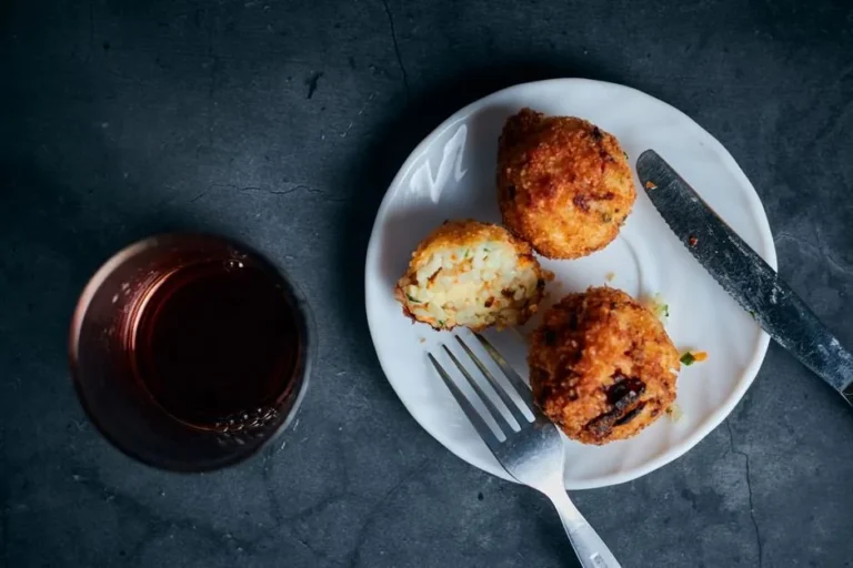 Roman-Style Mozzarella-Stuffed Fried Rice Balls