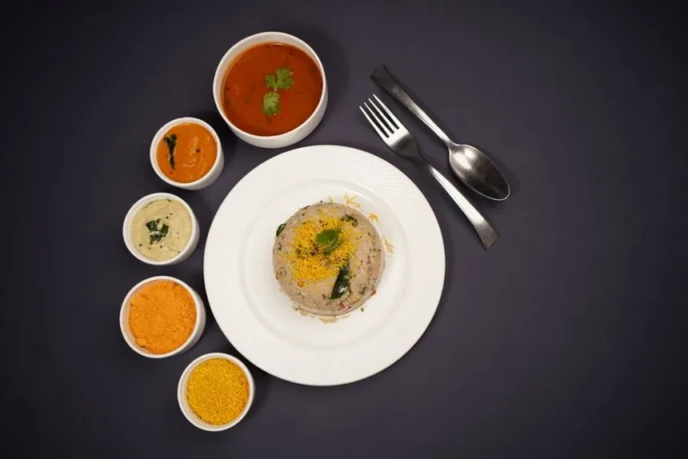 Savory Semolina Breakfast with Curry Leaves and Vegetables