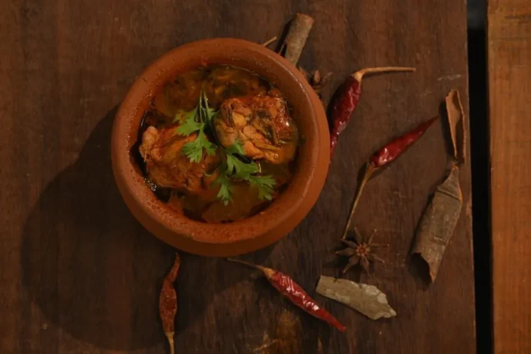 Sri Lankan Roasted Spice Coconut Chicken Curry