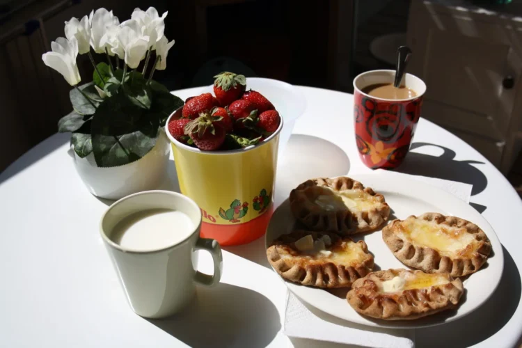 Karelian rye pasties with egg butter