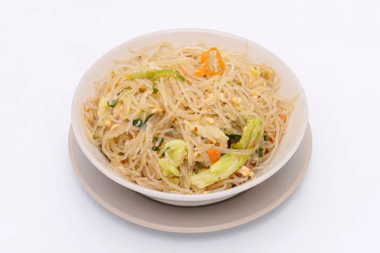 Filipino Stir-Fried Rice Vermicelli with Chicken and Shrimp