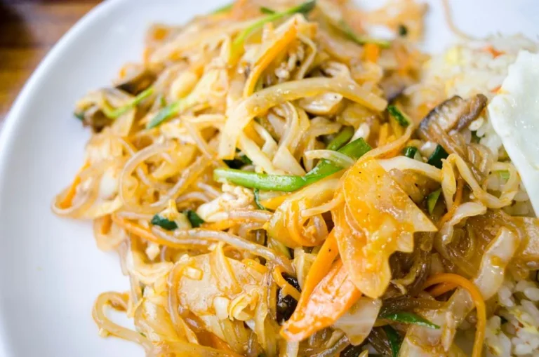 Vietnamese Stir-Fried Rice Noodles with Beef