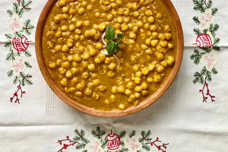 Rawalpindi-Style Dry Spiced Chickpea Curry