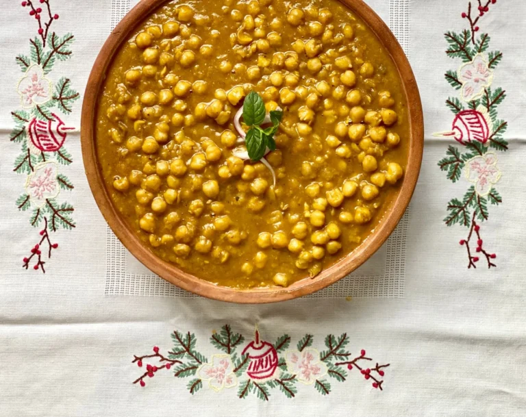 Rawalpindi-Style Dry Spiced Chickpea Curry