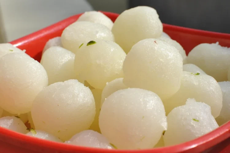 Bengali Cottage Cheese Balls in Cardamom Sugar Syrup